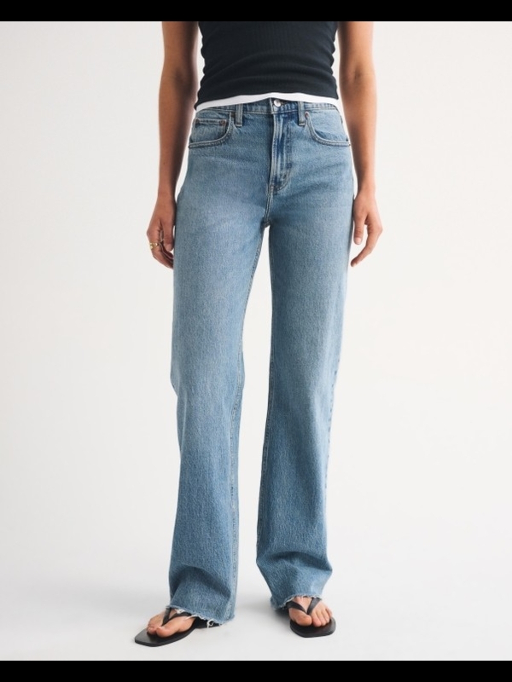 Abercrombie And Fitch High-Rise 90s Relaxed Jeans - Medium Fray hem
